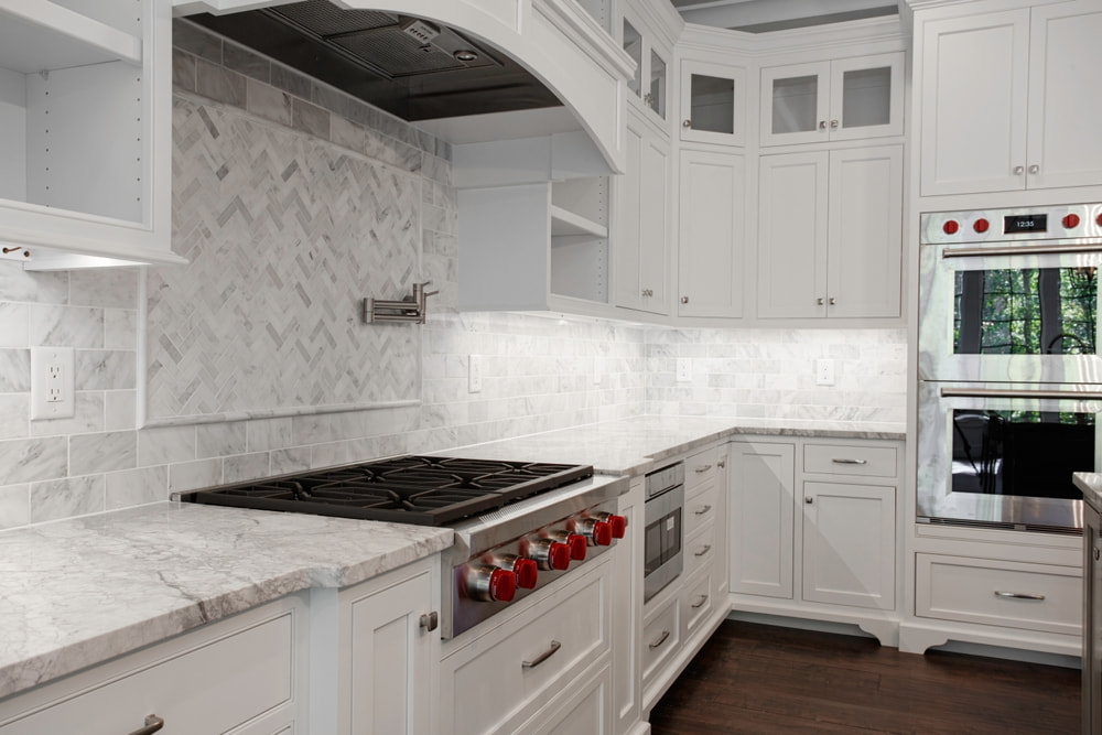 How can homeowners blend current style with long-term appeal